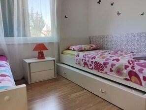 1 bedroom, free WiFi, bed sheets - Apartment in Tribunj with Balcony, Air condition, WIFI, Washing machine (5040-1) (Tribunj)