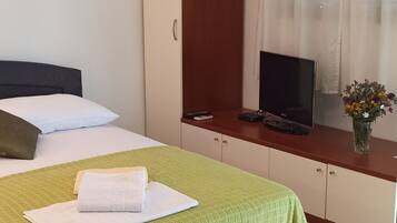 Free WiFi, bed sheets