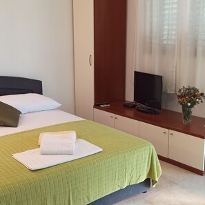 Free WiFi, bed sheets, wheelchair access