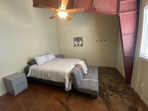 4 chambres, fer et planche à repasser, Wi-Fi gratuit, draps fournis