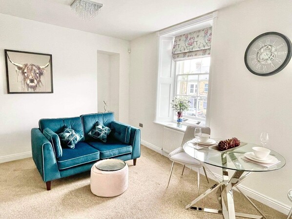 Apartment, Private Bathroom | Lounge