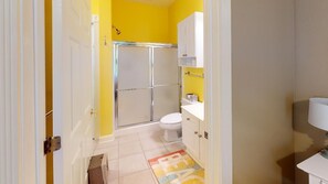 Bathtub, hair dryer, towels - Magnolia Point Unit 201 (Myrtle Beach)