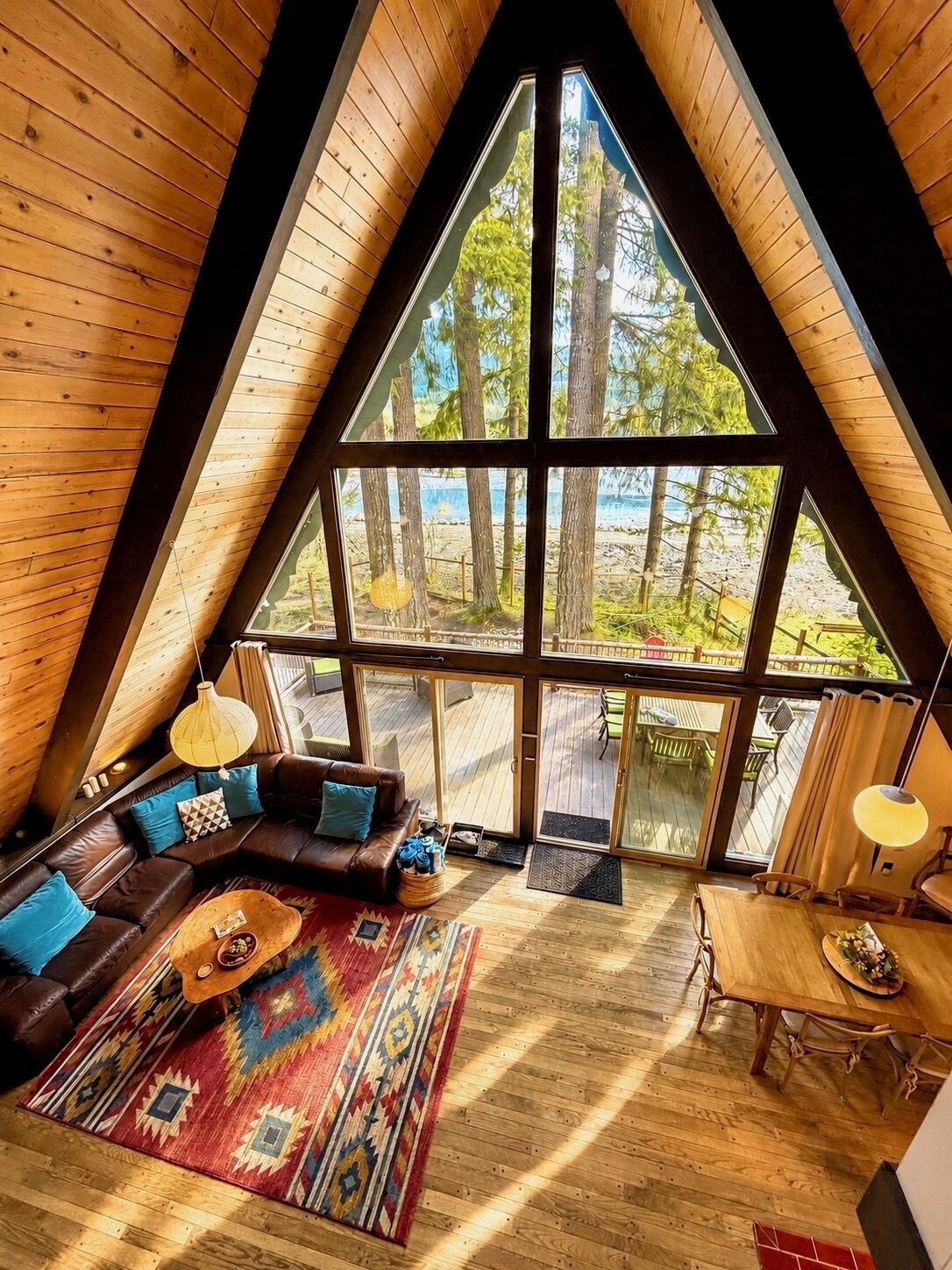 Smart TV, fireplace, DVD player, books