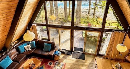 Beautiful, Cozy, Riverfront A-Frame Cabin+Hot tub