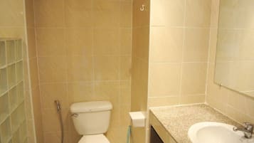 Apartment, 1 Bedroom, Smoking, Balcony | Bathroom
