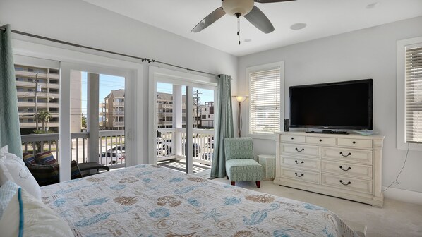 4 bedrooms, desk, iron/ironing board, travel crib