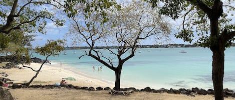 靠近海滩
