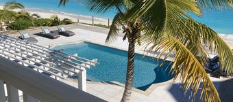 
BEAUTIFUL BEACH HOUSE ON  TAR BAY  HEATED POOL , HOT TUB , BAR & GRILL