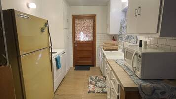 冰箱、微波炉、烤箱、炉灶