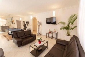 TV - the castles of sosua (Los Castillos)