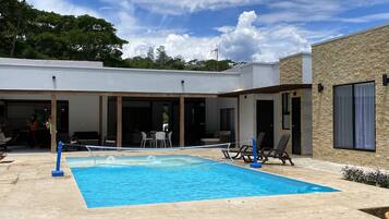Alberca al aire libre