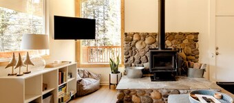 Perfect 2BR Ski Chalet Walk to Lifts Avoid Traffic