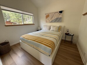 2 slaapkamers, een strijkplank/strijkijzer, wifi, beddengoed