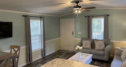 Rainbow River Bungalow Unit M, with quick access to KP HOLE!