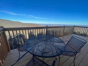 Outdoor dining - Pool! Epic View~Downtown~Sauna~Hot Tub~Arcade (Gatlinburg)