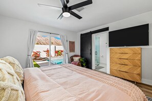 3 bedrooms, free WiFi, bed sheets - Desert Boho in the Cove with all the Comforts of Home (La Quinta)