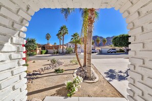 Property grounds - Desert Boho in the Cove with all the Comforts of Home (La Quinta)