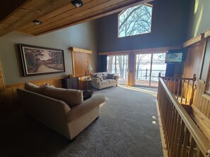 Smart TV, DVD player - Lake home off season Sept to May.  (Clear Lake)