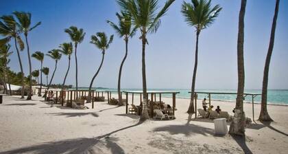 Beachfront Lux condo w/ private terrace