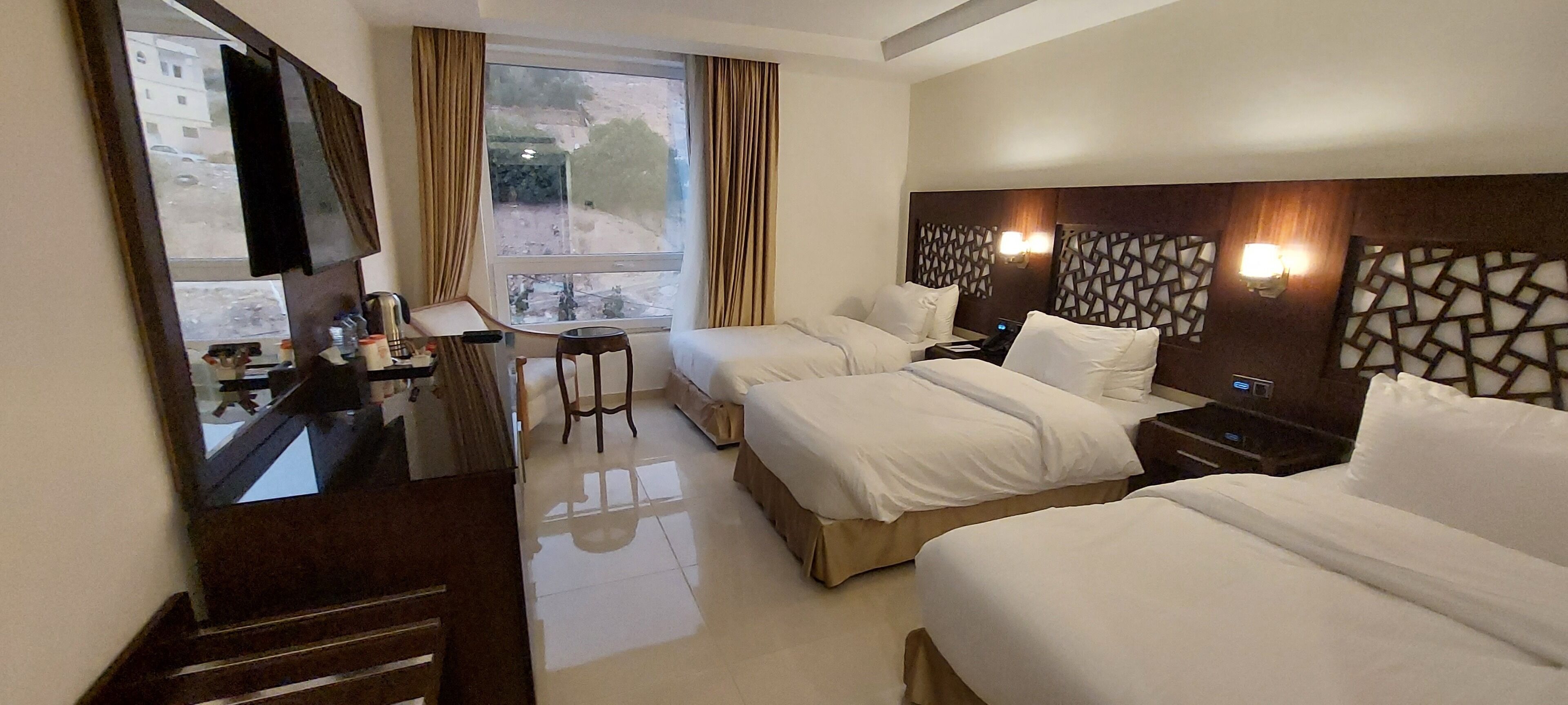 经典双人房或双床房 | 防过敏的被褥、Select Comfort 床、迷你吧（备有免费物品）、客房内保险箱