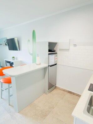 Fridge, microwave, stovetop, coffee/tea maker