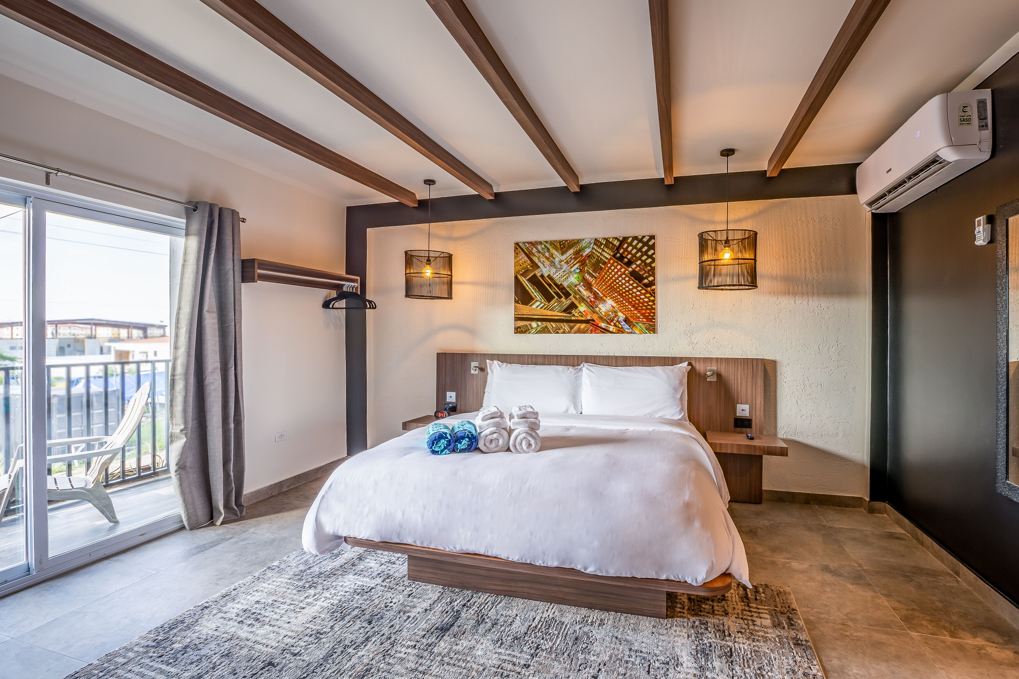 1 slaapkamer, een kluis op de kamer, een strijkplank/strijkijzer