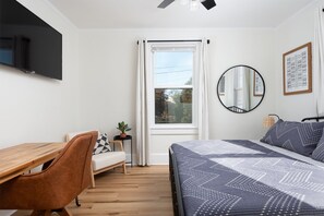2 bedrooms, desk, iron/ironing board, free WiFi - Boho Bliss |2 Bd/1Bth Top Floor Unit | King Beds | 5 Min. Walk to Winthrop (Rock Hill)