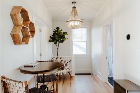 Interior. Boho Bliss |2 Bd/1Bth Top Floor Unit | King Beds | 5 Min. Walk to Winthrop
