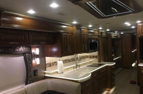 Your Vacation in Style! Enjoy your family on the Road with Comfort & Class!!