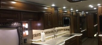 Your Vacation in Style! Enjoy your family on the Road with Comfort & Class!!