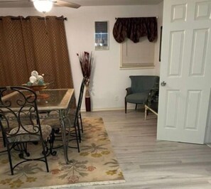 Dining - AMAZING HOME AWAY FROM HOME IN THE HEART OF SNELLVILLE (Snellville)