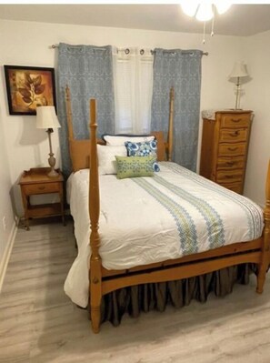 3 bedrooms, in-room safe, desk, iron/ironing board - AMAZING HOME AWAY FROM HOME IN THE HEART OF SNELLVILLE (Snellville)