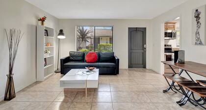 GREAT LOCATION, EAST DELRAY, back yard, pets