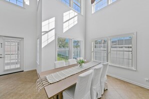 Dining - Prime Location with Beach Access! Close to Mayo/TPC/Sawgrass/PVIC (Ponte Vedra Beach)