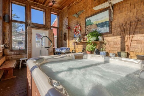 1 Lovely Suite in Bar Harbor Open Hearth Inn