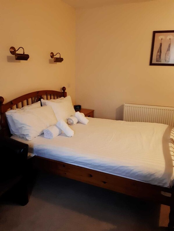 Dobbelt- eller tomannsrom, eget bad | Romfasilitet