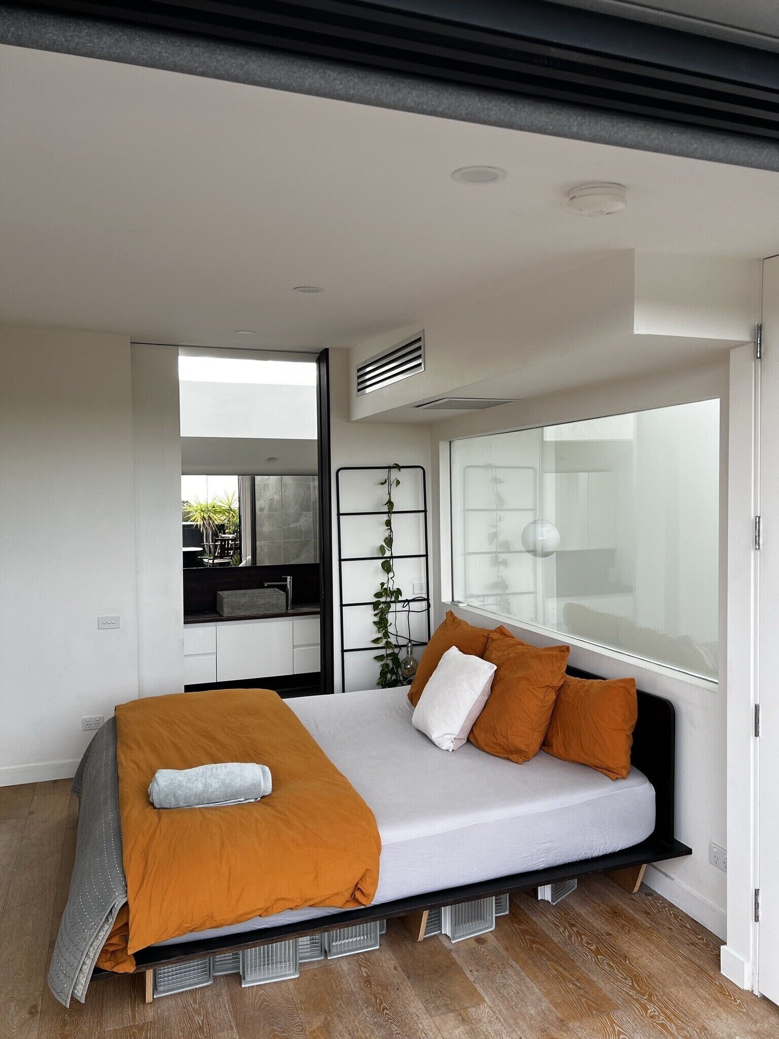 City Views In Brighton East — image 12