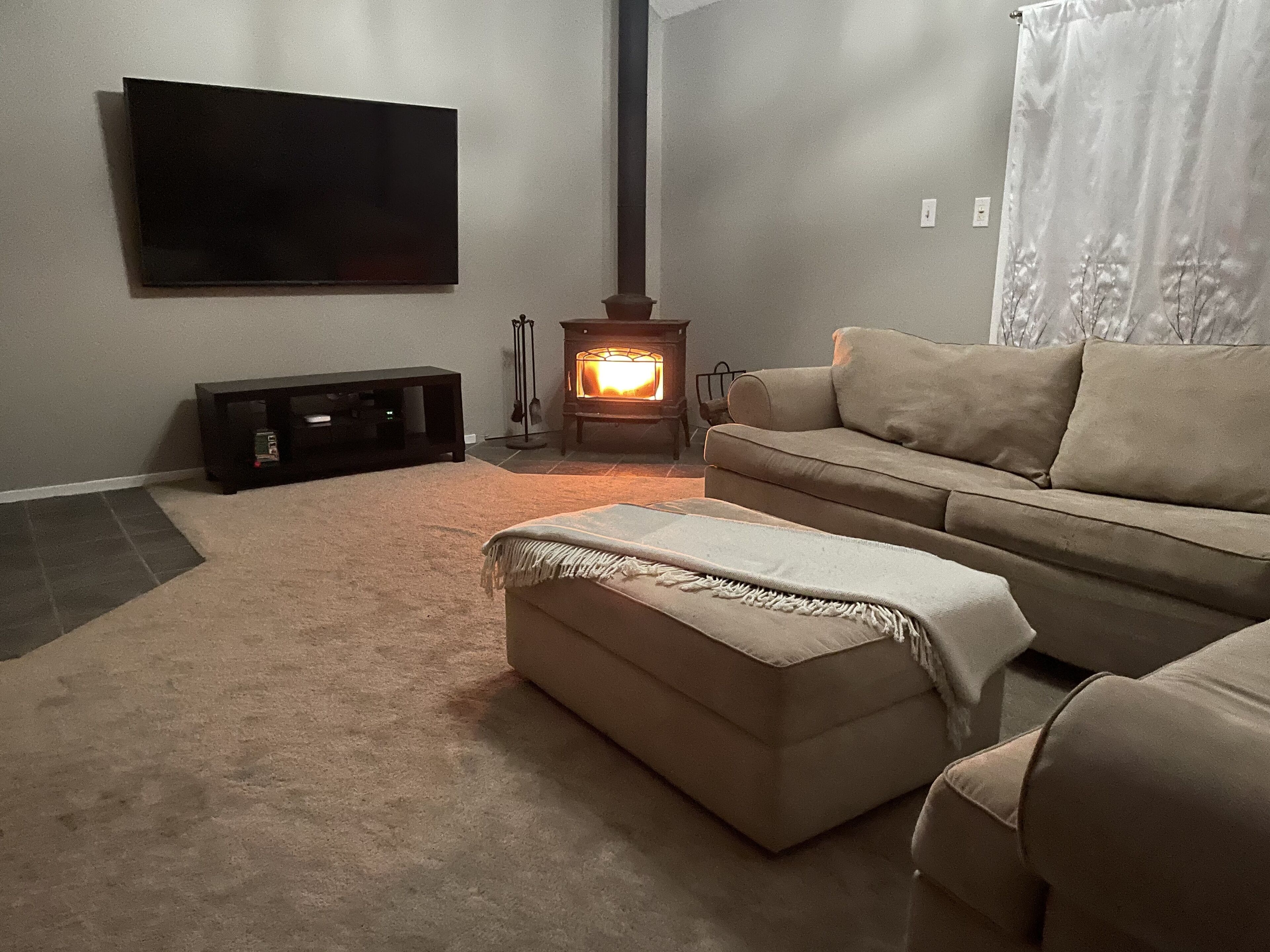 Newly renovated Camelback Condo on the ski slopes