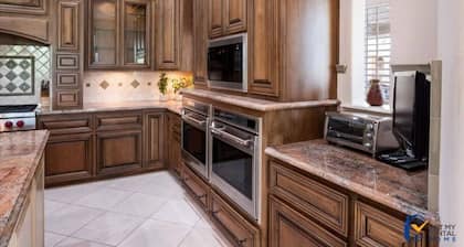 3MILLION LUXURY MANOR+SPORTCOURT+THEATER+GYM+GOLF