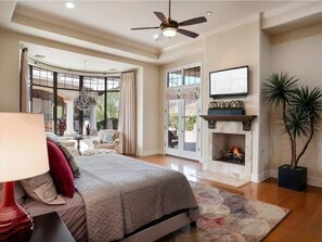 8 bedrooms, internet, bed sheets