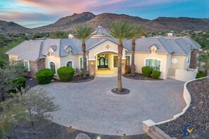 Exterior - 3MILLION$ LUXURY MANOR+SPORTCOURT+THEATER+GYM+GOLF (Phoenix)