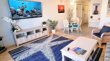 Smart-TV, Kamin, Tischtennisplatte