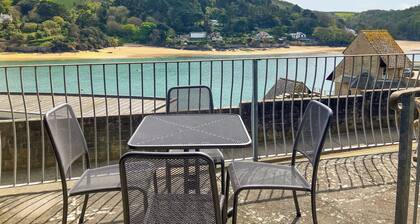 2 bedroom accommodation in Cliff Road