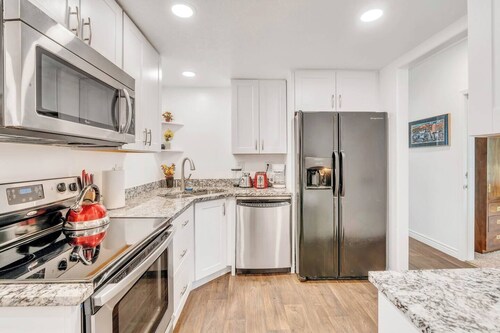 This apartment is a 2 bedroom(s), 1 bathrooms, located in Riverton, UT.