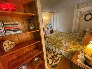 1 bedroom, iron/ironing board, travel crib, WiFi