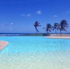 Outdoor pool - Anse des Rochers "les Alizés du soir" swimming pool beach (Saint-François)