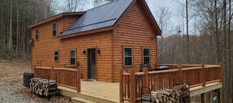 Queen of Hearts. Secluded Hocking Hills cabin.