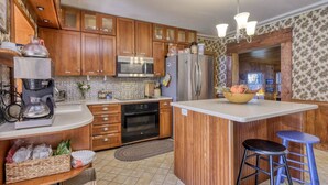 Private kitchen - 4 Lovely Suite near Acadia Open Hearth Inn (Trenton)