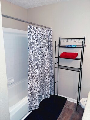 Combined shower/tub