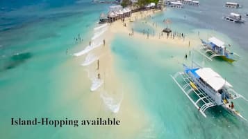 Beach nearby, sun loungers, beach towels